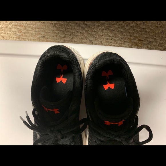 Boys size 4Y Under Armour shoes - Picture 5 of 6